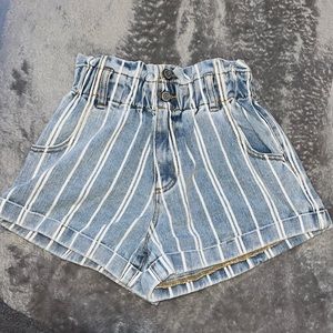 Super cute mom shorts, size xs from PacSun.